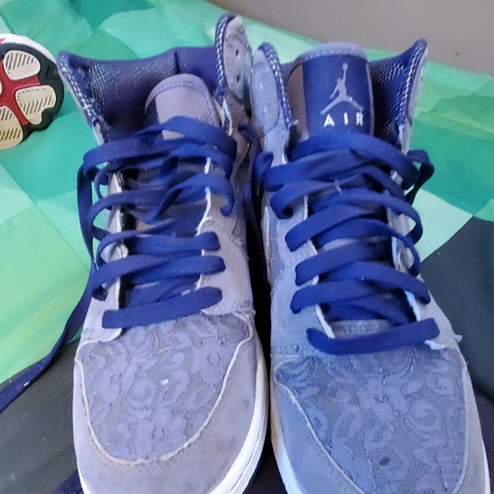 Shoes - Picture 3 of 3